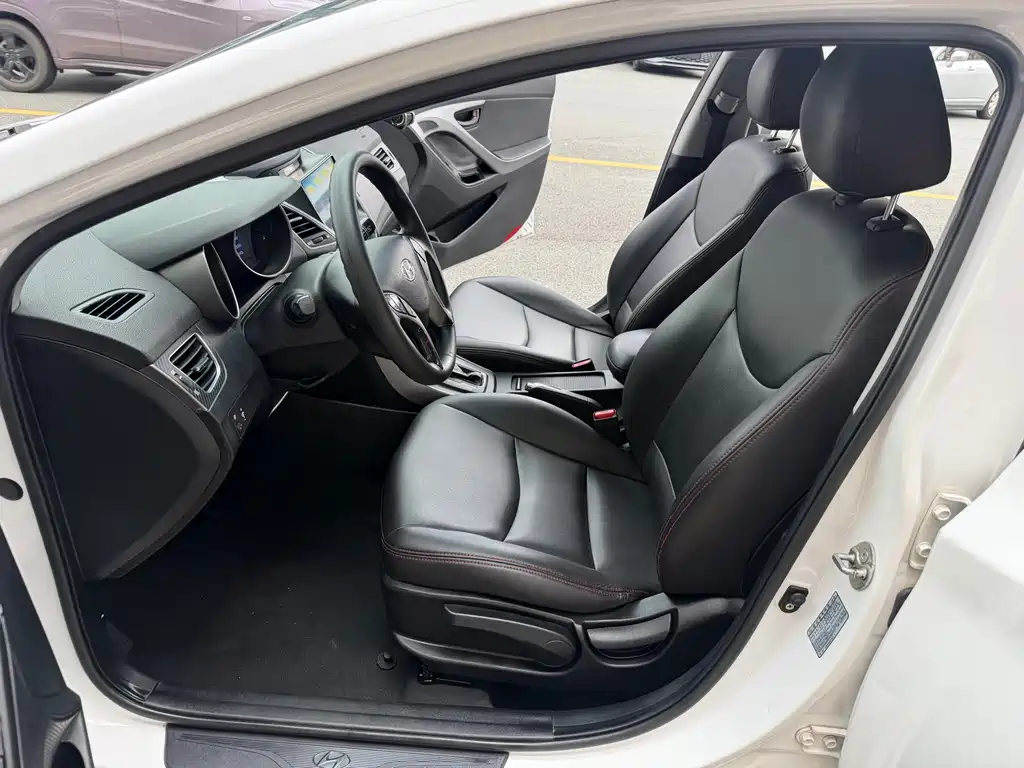 Hyundai Elantra Langdong 2017 — фото 28