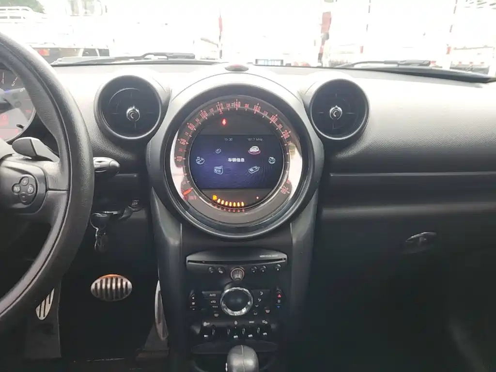 MINI Countryman 2015 — фото 13