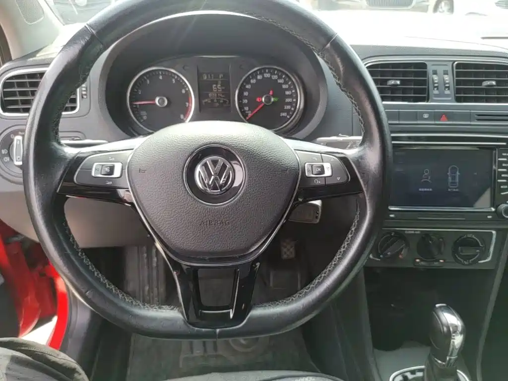 Volkswagen Polo 2017 — фото 11