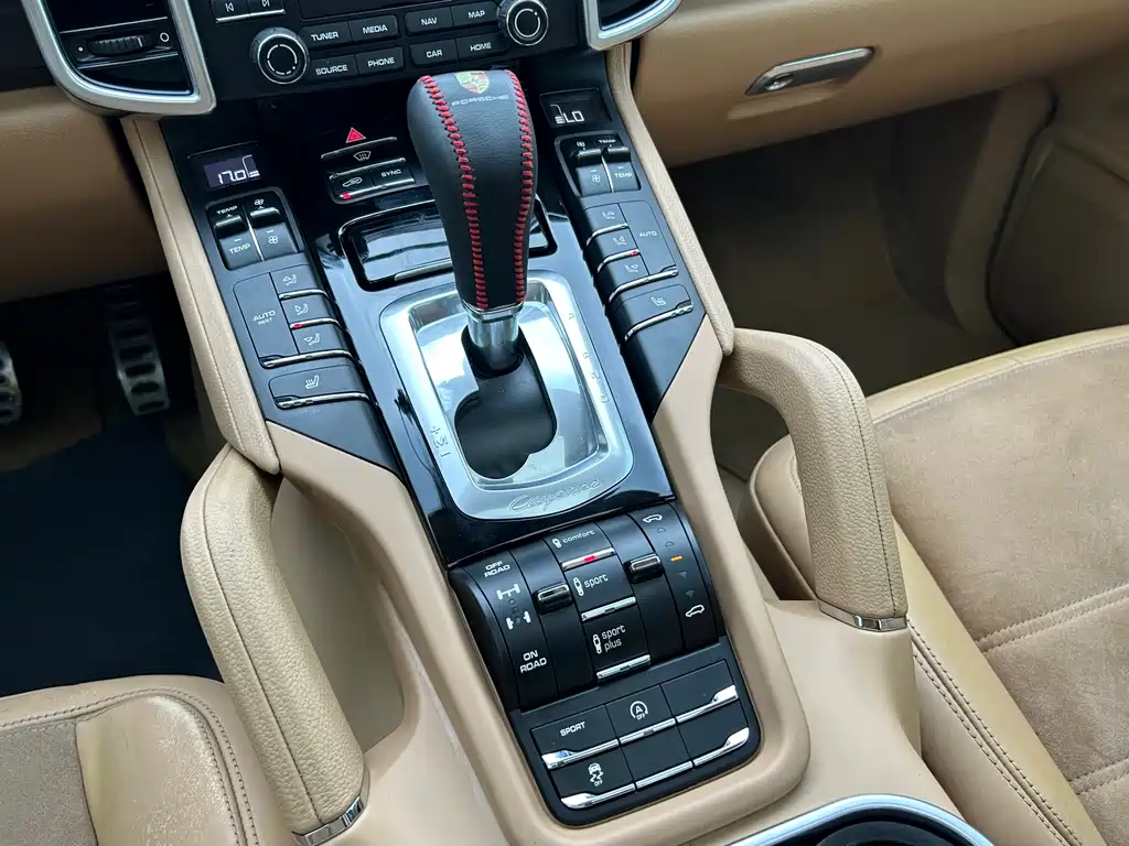 Porsche Cayenne 2017 — фото 20