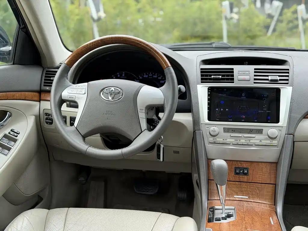 Toyota Camry 2011 — фото 6