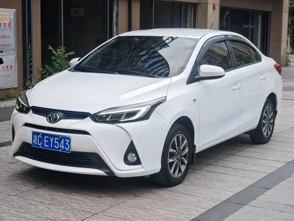 Toyota Yaris L 2021 — фото 1