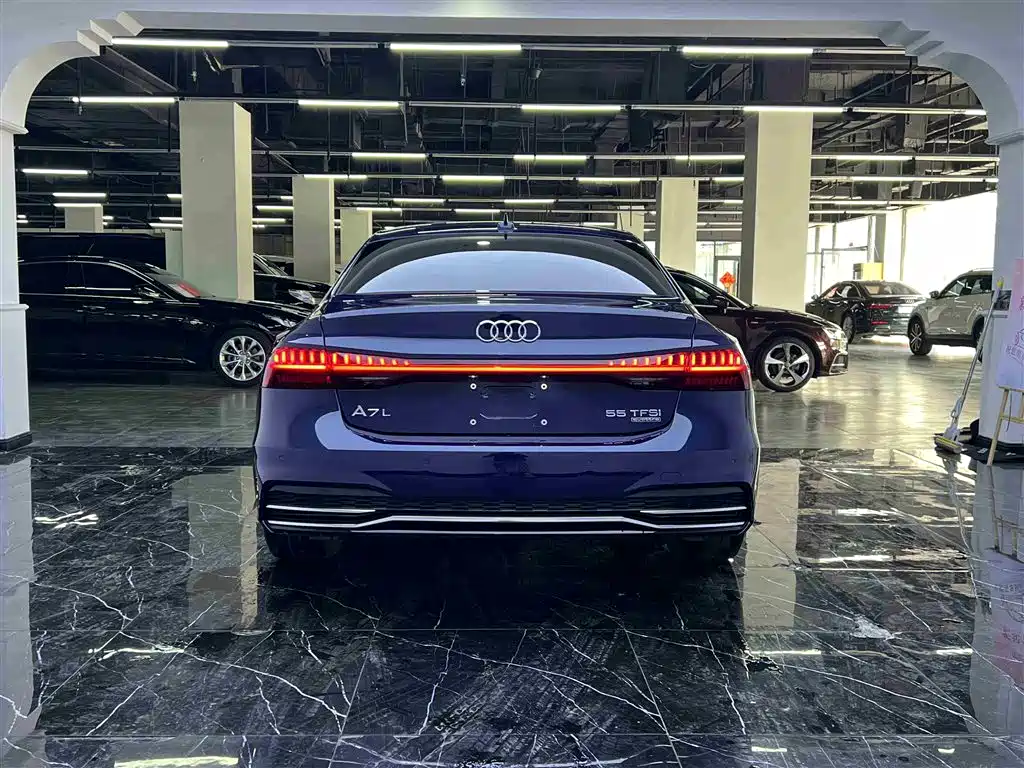 Audi A7L 2022 — фото 23