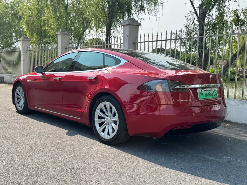 Tesla Model S 2017 — фото 5