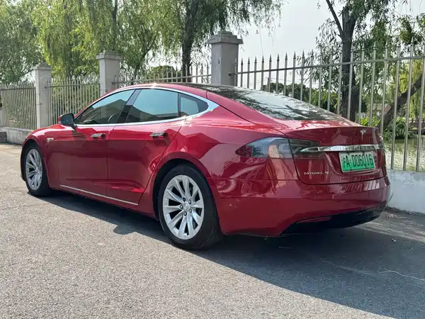 Tesla Model S 2016