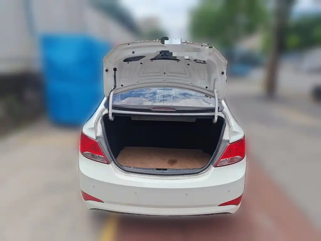 Hyundai Accent 2015 — фото 15