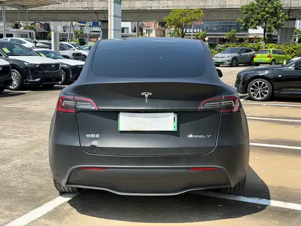 Tesla Model Y 2022
