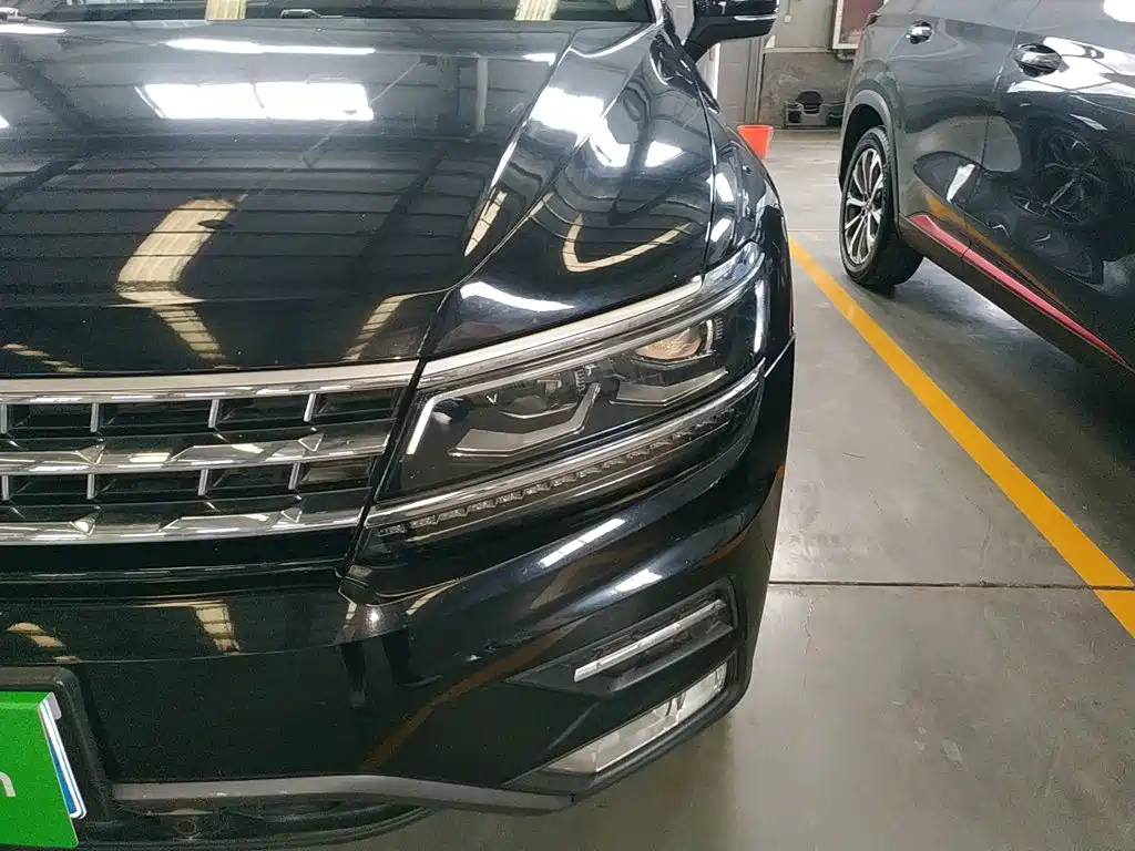 Volkswagen Tiguan L 2017 — фото 18
