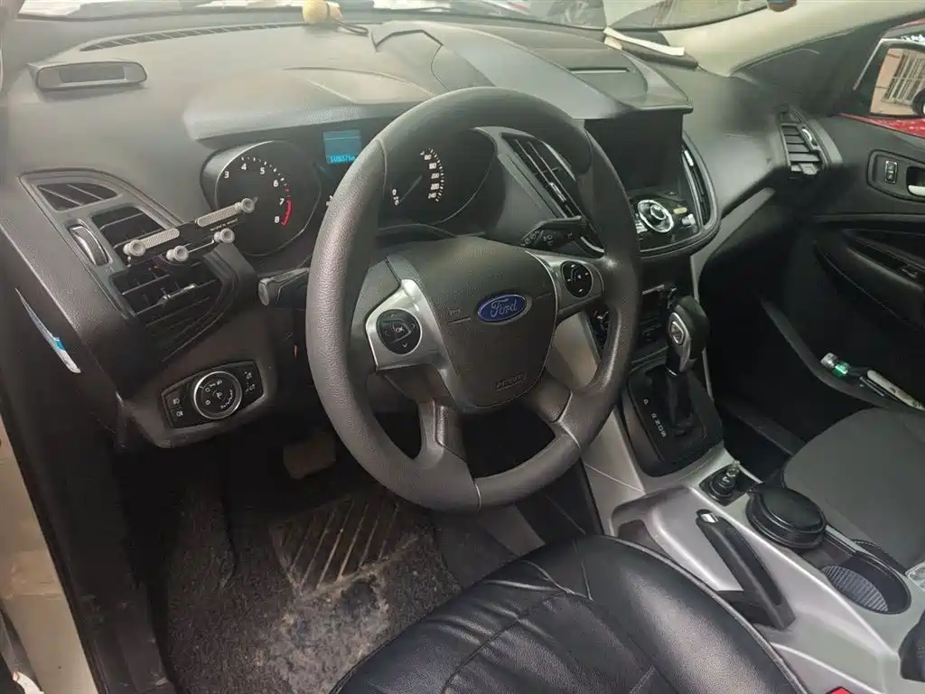 Ford Kuga 2016 — фото 11