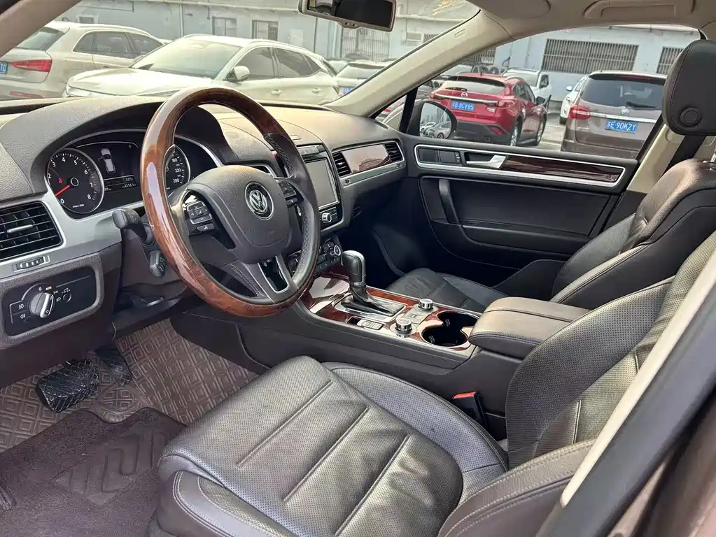 Volkswagen Touareg 2015 — фото 14