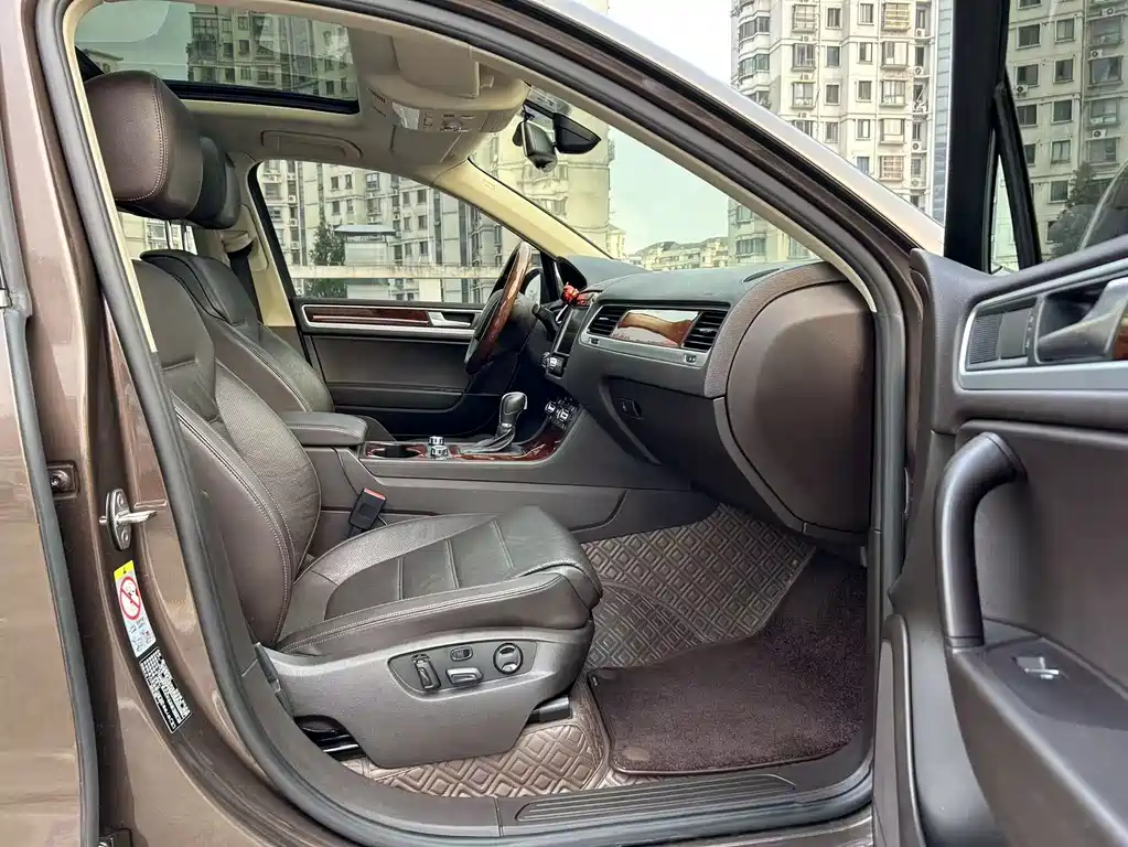 Volkswagen Touareg 2015 — фото 18