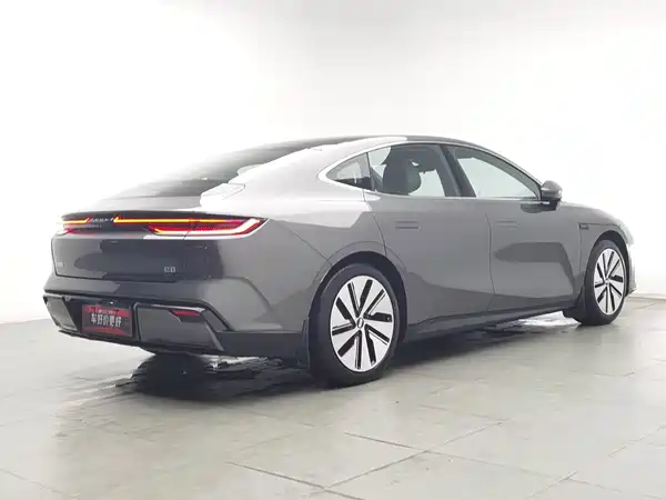 Geely Galaxy E8 2024