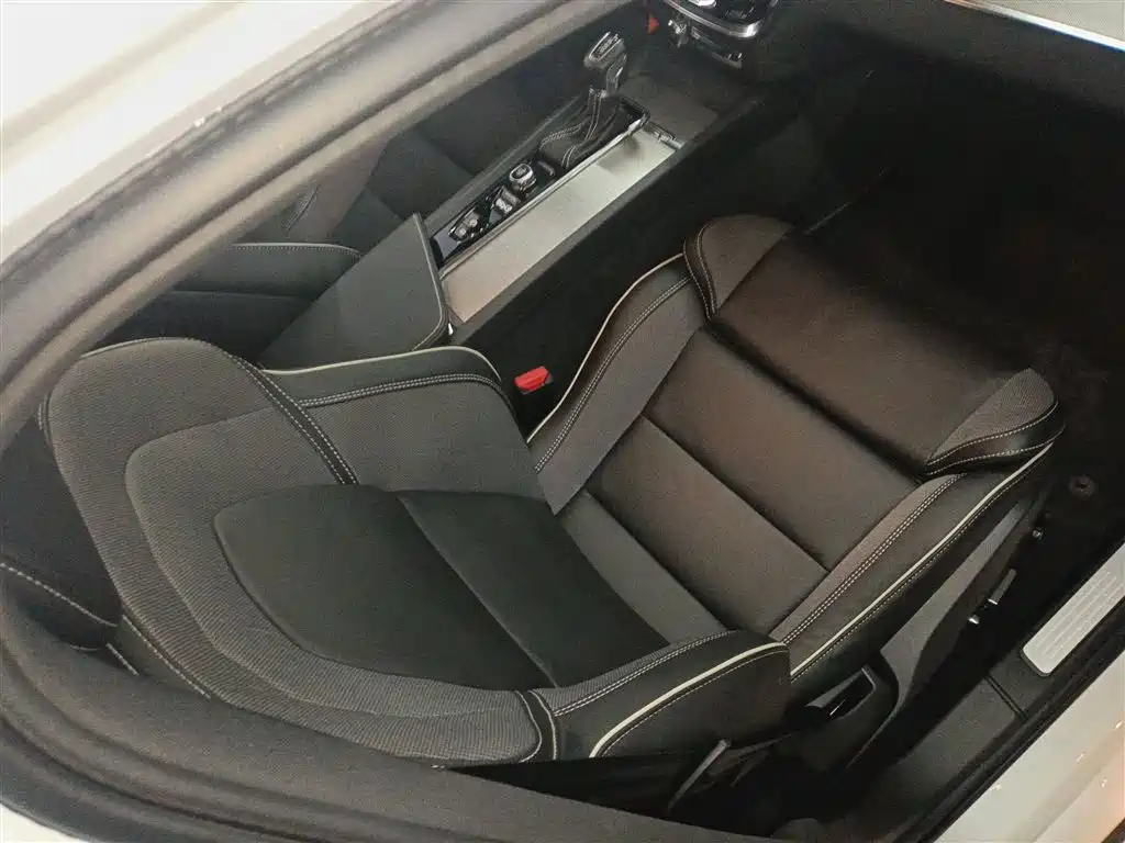 Volvo S60 2021 — фото 19