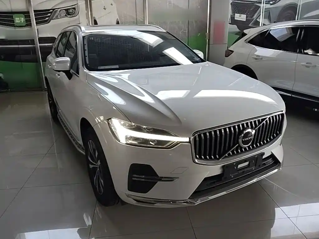 Volvo XC60 2022 — фото 4