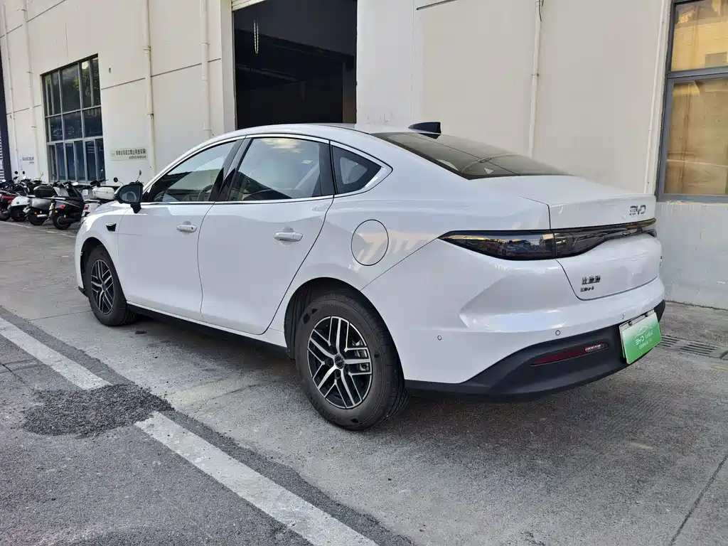 BYD Seal 05 DM-i 2025 — фото 4