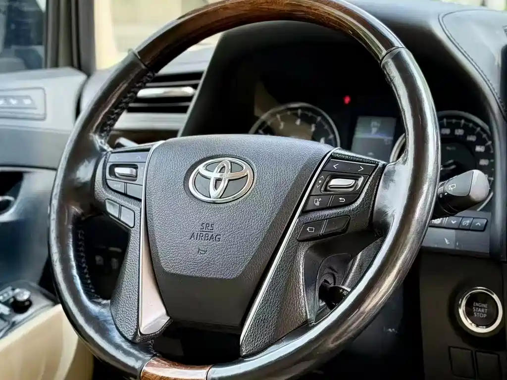 Toyota Alphard 2017 — фото 2