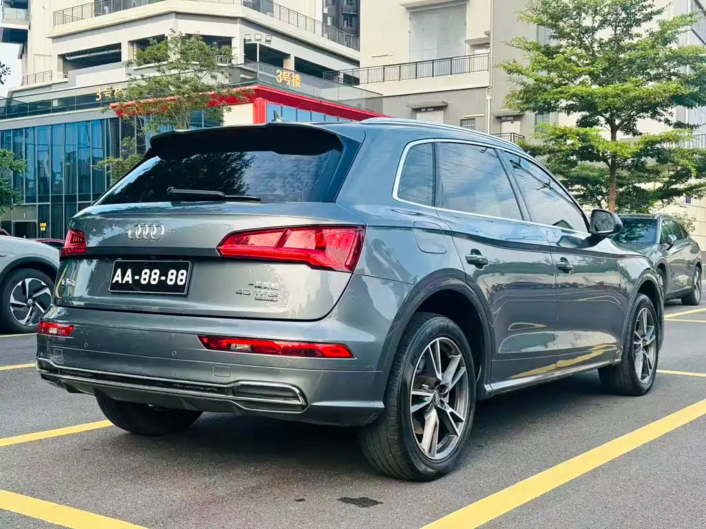 Audi Q5L 2021 — фото 8