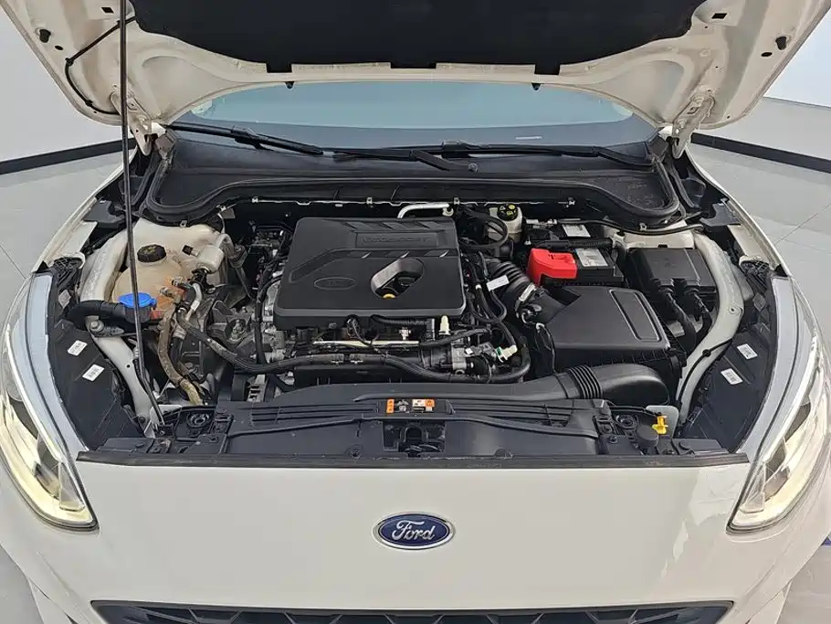 Ford Focus 2019 — фото 10