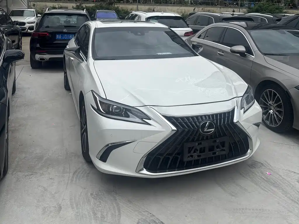 Lexus ES 2022