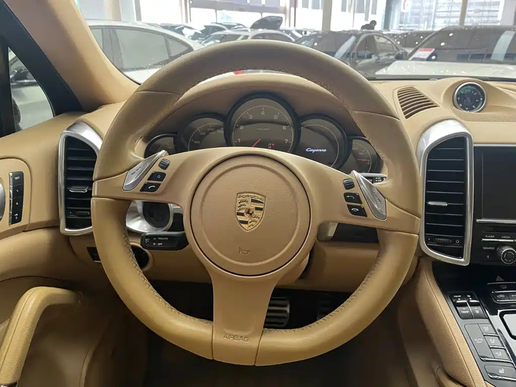 Porsche Cayenne 2014 — фото 15