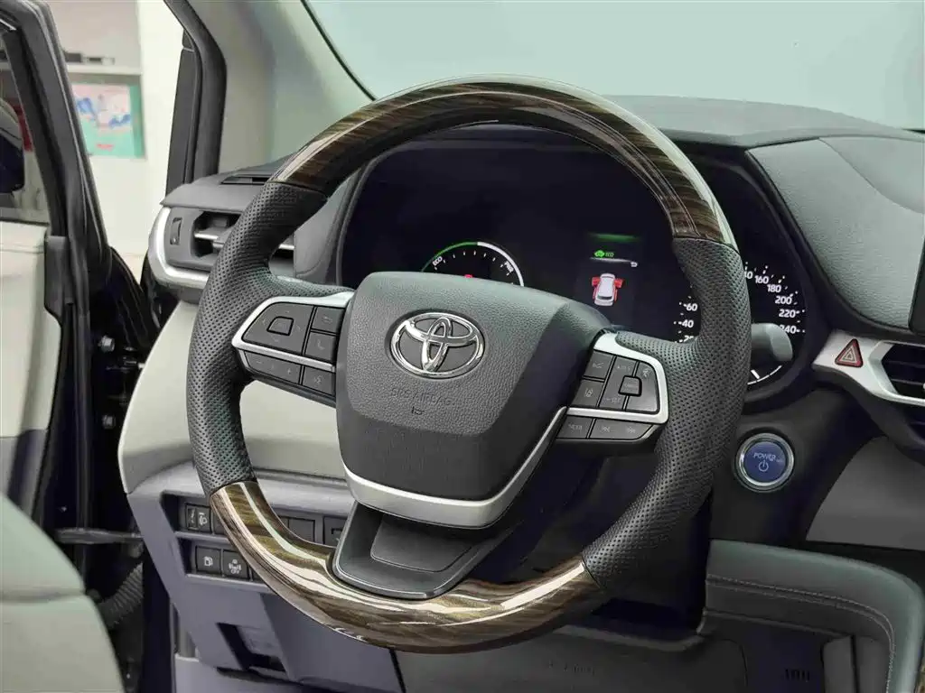 Toyota Sienna 2022 — фото 12