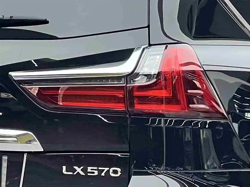 Lexus LX 2018 — фото 18