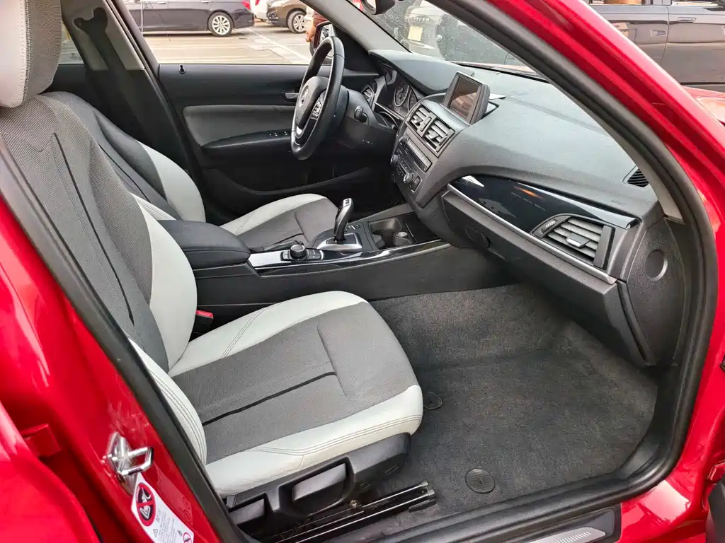 BMW 1 Series 2012 — фото 16