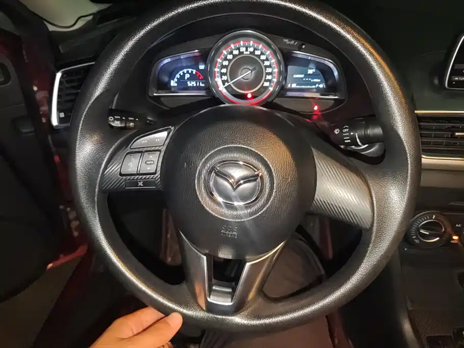 Mazda 3 Axela 2015 — фото 15