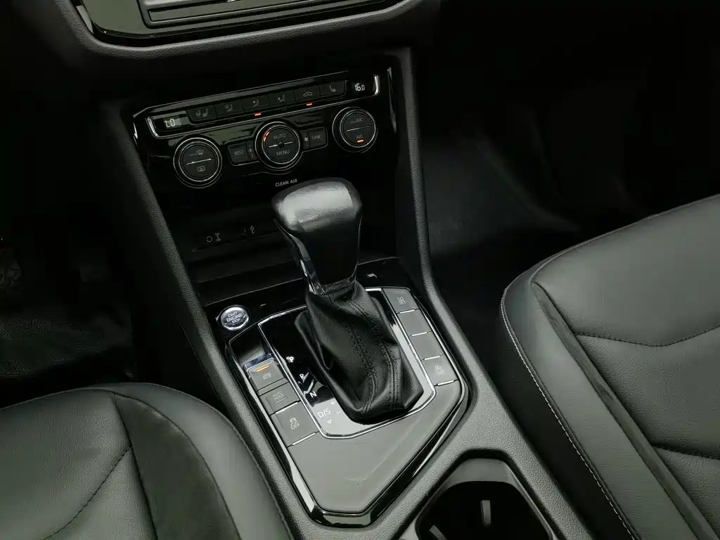 Volkswagen Tiguan L 2017 — фото 13