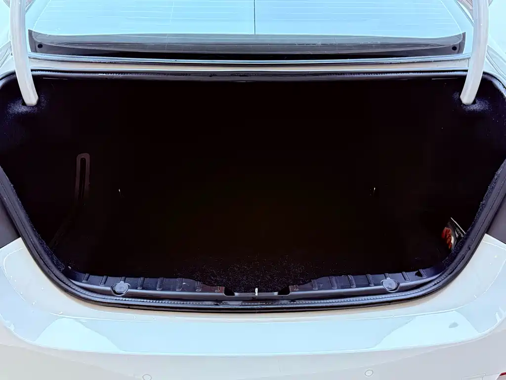 BMW 5 Series 2013 — фото 25