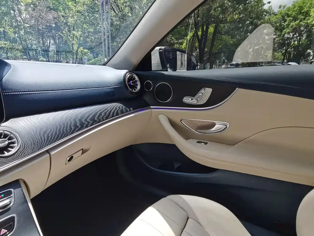 Mercedes-Benz E-Class 2019 — фото 15