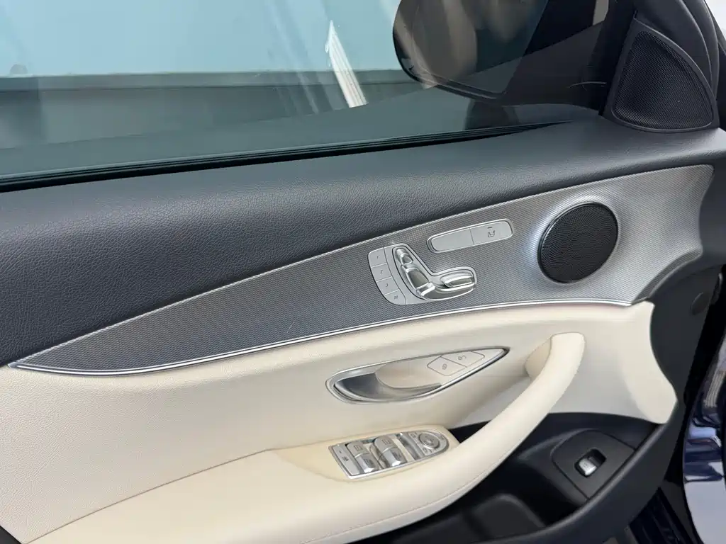 Mercedes-Benz E-Class 2019 — фото 13