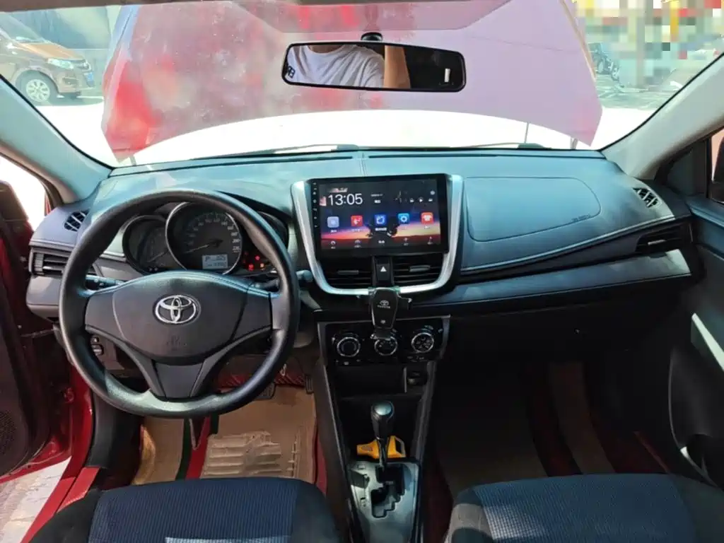 Toyota Yaris L 2018 — фото 10