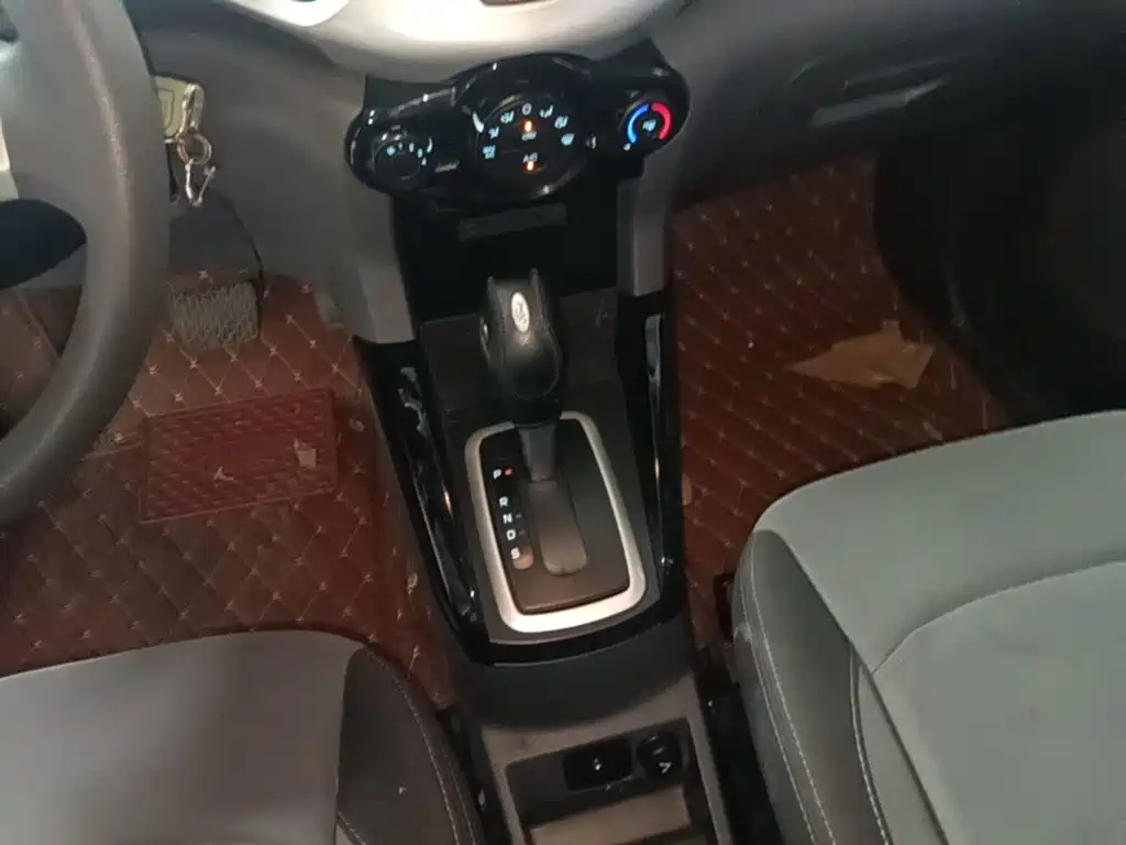 Ford EcoSport 2015 — фото 14