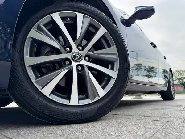 Lexus ES 2019