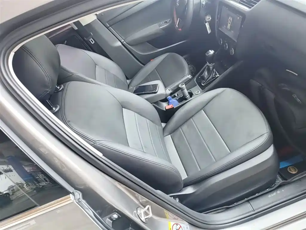 Skoda Octavia 2017 — фото 25