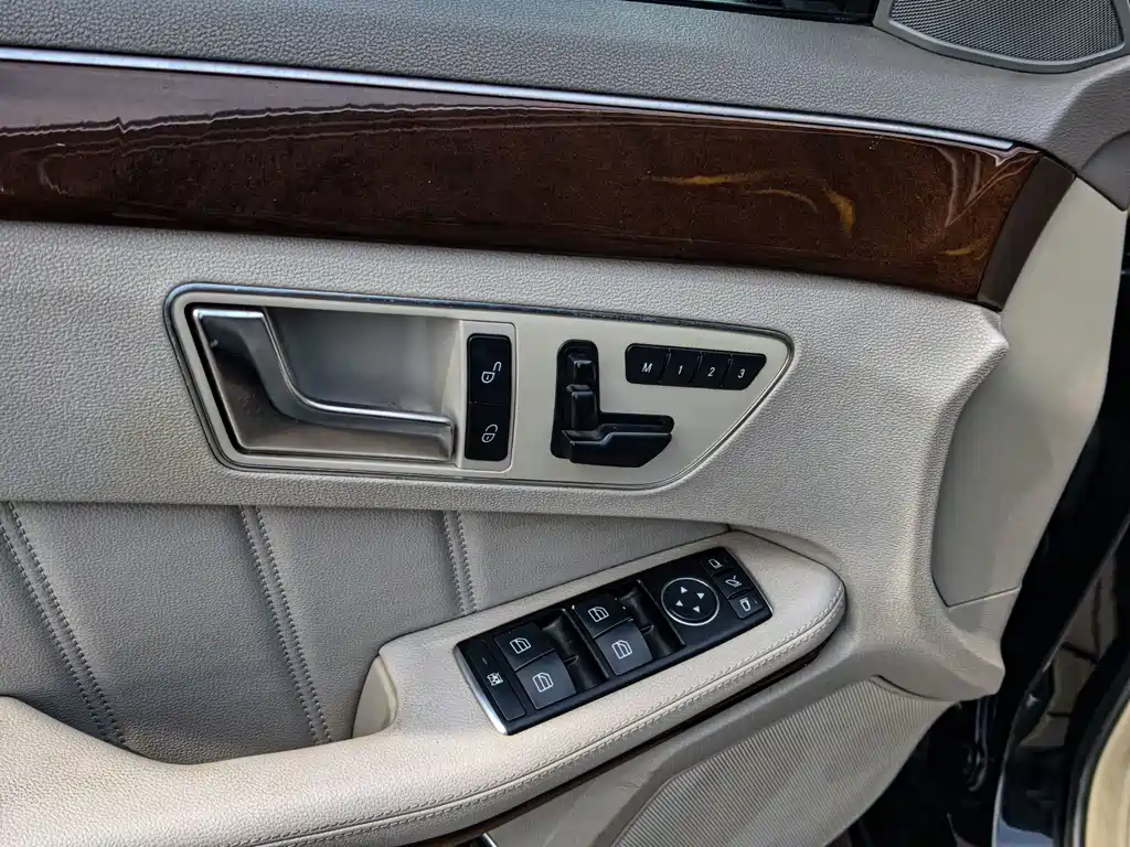 Mercedes-Benz E-Class 2012 — фото 18
