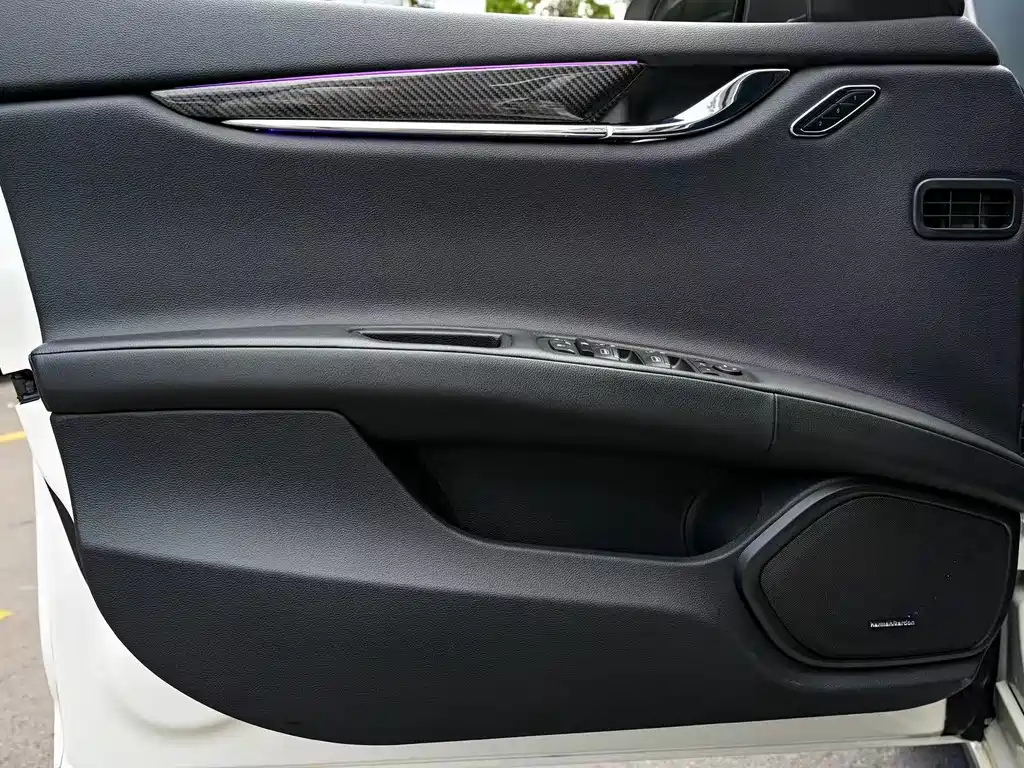 Maserati Quattroporte 2019 — фото 17