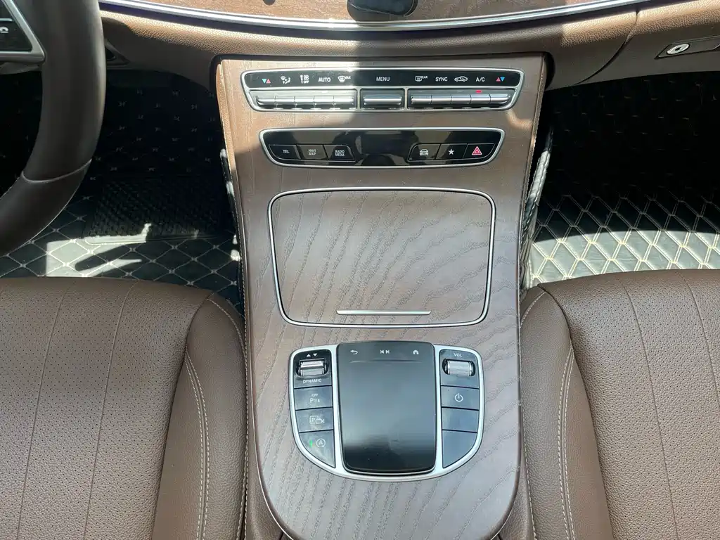 Mercedes-Benz E-Class 2021 — фото 13