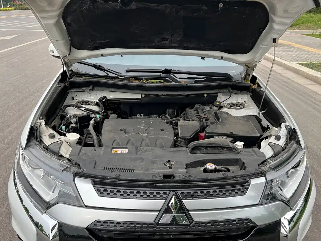 Mitsubishi Outlander 2020 — фото 21
