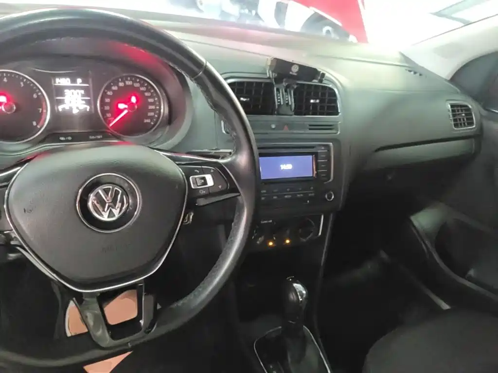 Volkswagen Polo 2016 — фото 10