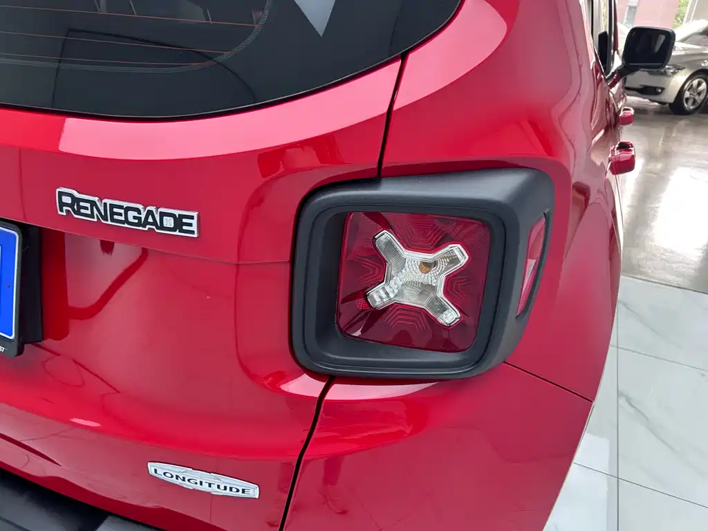 Jeep Renegade 2017 — фото 24