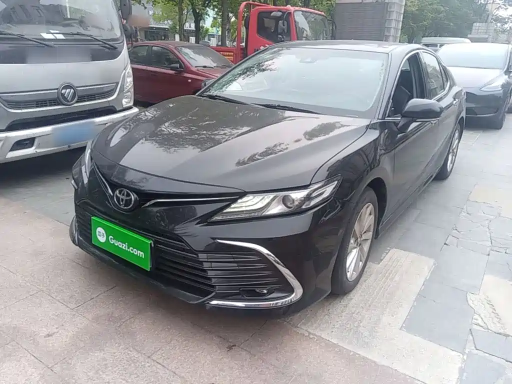 Toyota Camry 2022 — фото 1