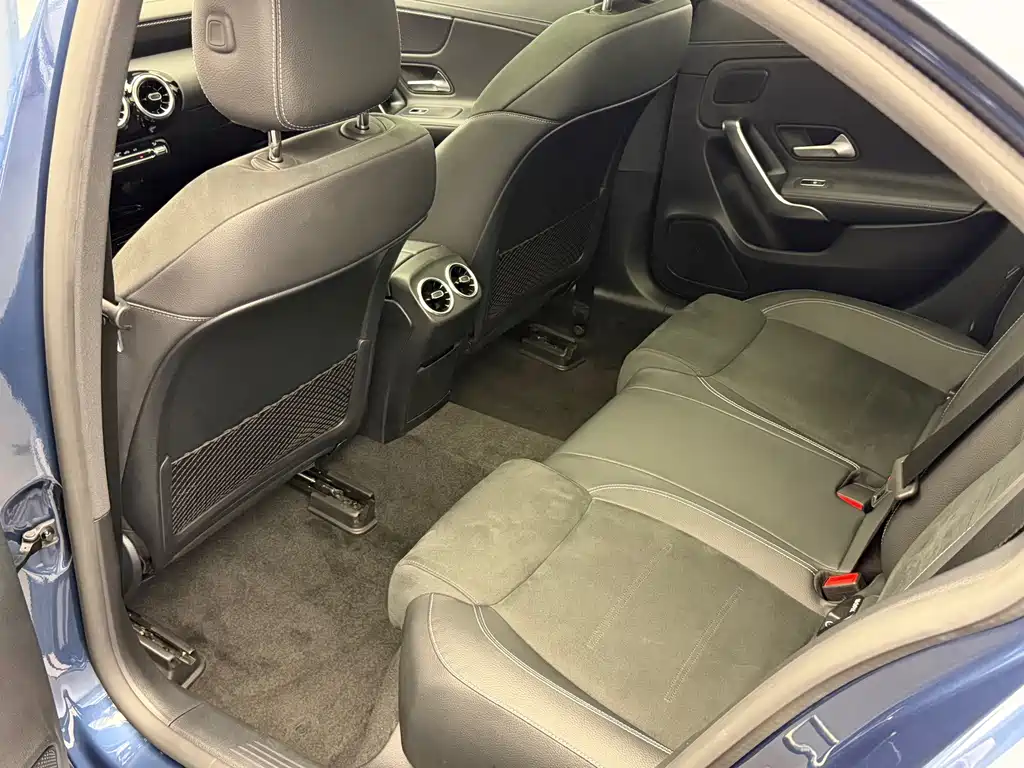 Mercedes-Benz A-Class 2019 — фото 10