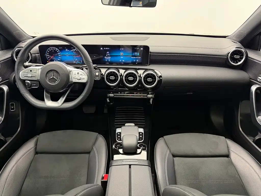 Mercedes-Benz A-Class 2019 — фото 11