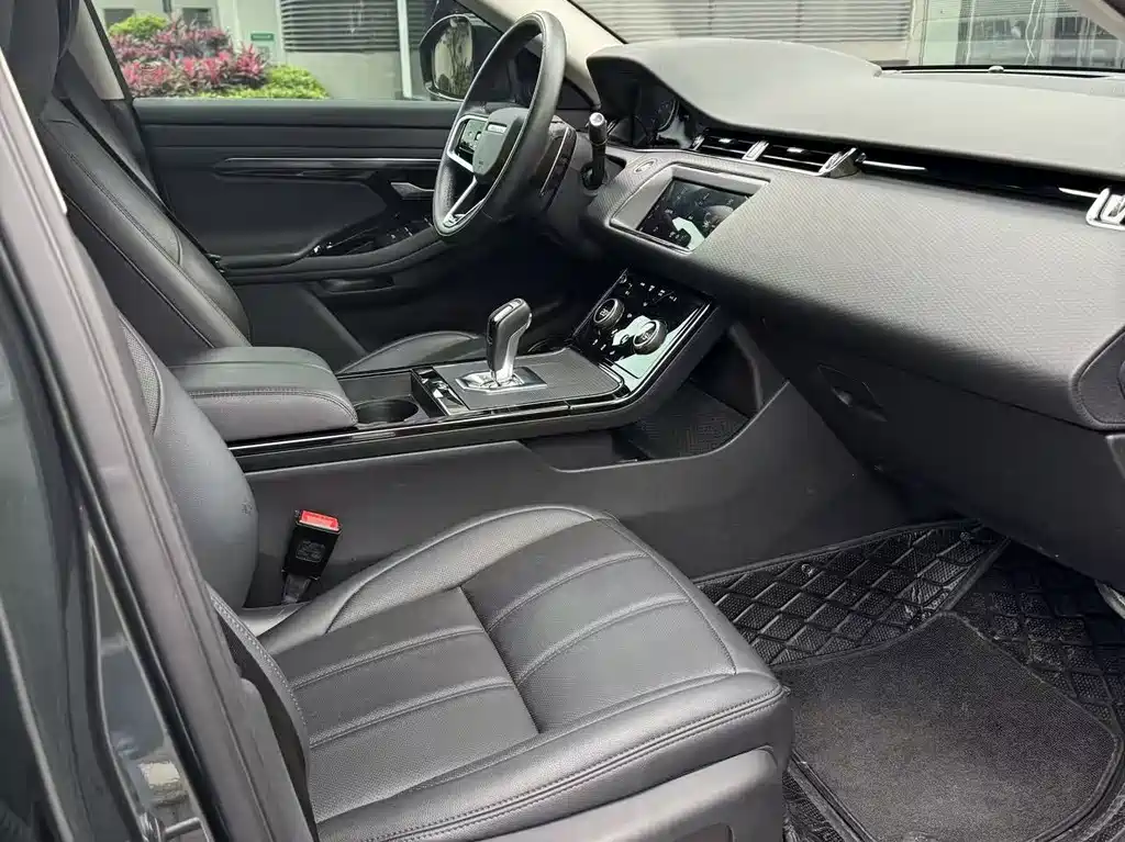 Land Rover Evoque 2023 — фото 15