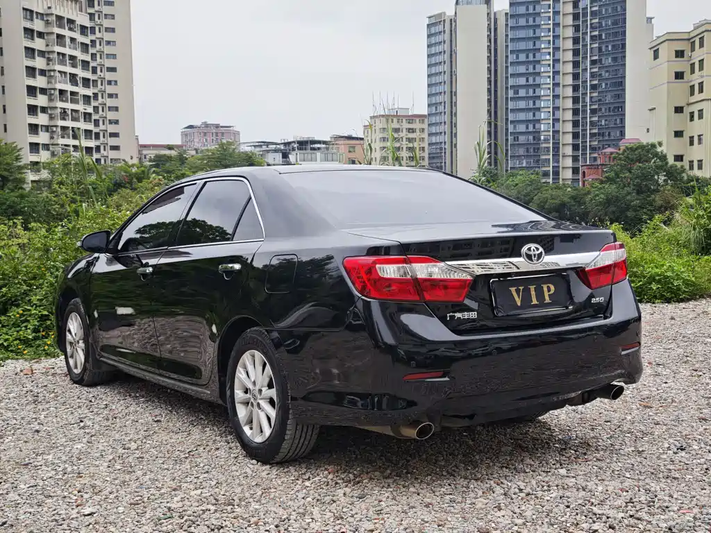 Toyota Camry 2014 — фото 5
