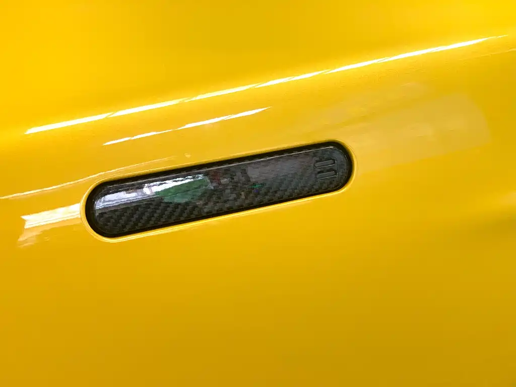 Aston Martin Vanquish 2015 — фото 12