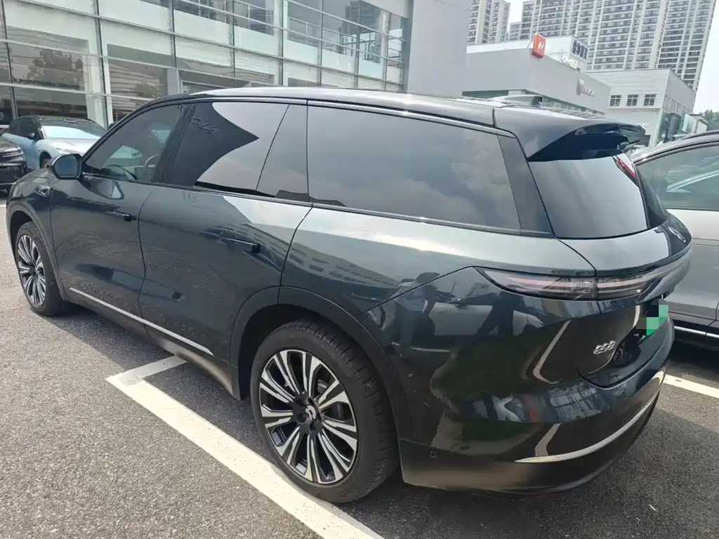 NIO ES8 2025