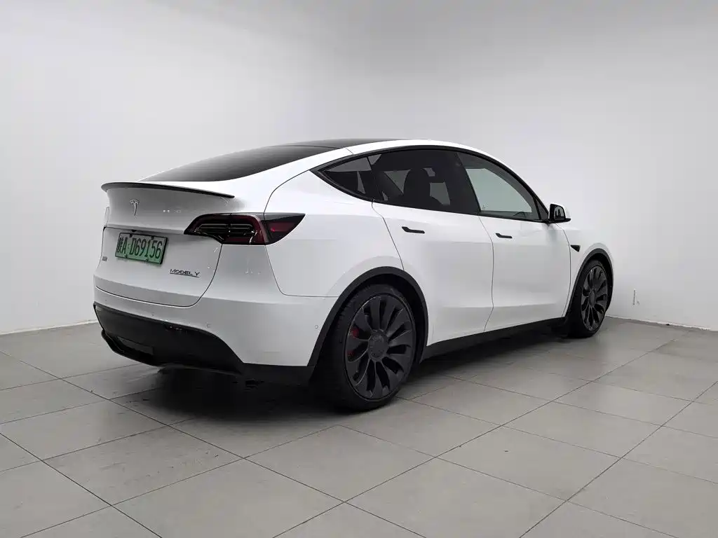 Tesla Model Y 2022 — фото 2